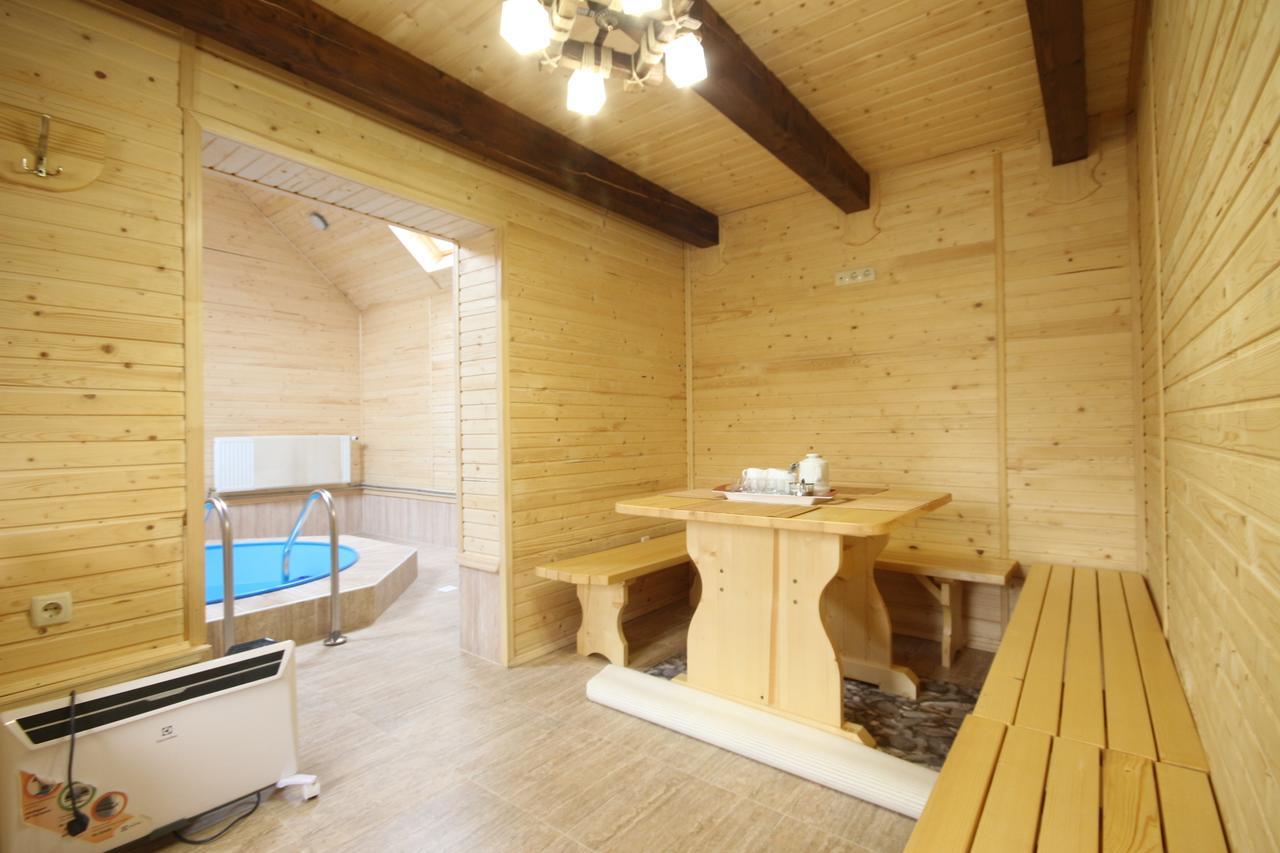 Family Hotel Kaskad Bukovel Luaran gambar