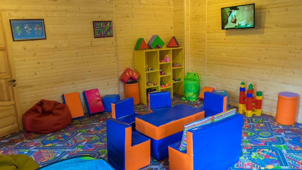 Family Hotel Kaskad Bukovel Luaran gambar