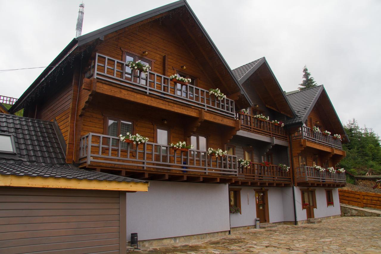 Family Hotel Kaskad Bukovel Luaran gambar