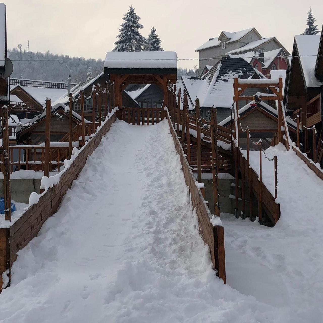 Family Hotel Kaskad Bukovel Luaran gambar